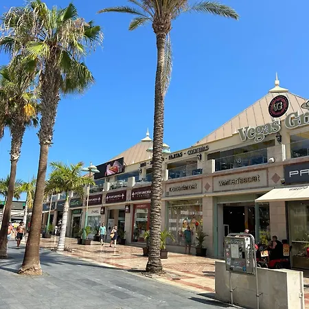 Apartman 2 Bed With Pool Views In Americas K201 *