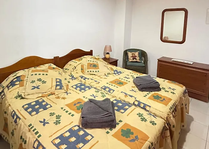 2 Bed With Pool Views In Americas K201